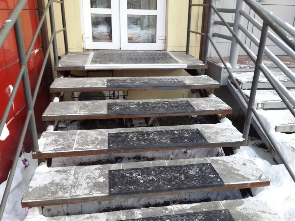 Монтаж резиновых проступей и накладок на ступени стоимость - Махачкала